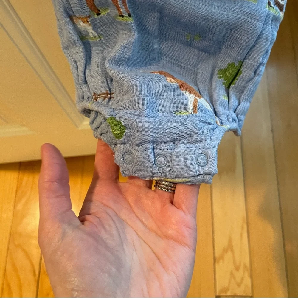 NWT Angel Dear Organic Cotton Muslin Cow Farm Print Romper Size 6-12M - Picture 4 of 5